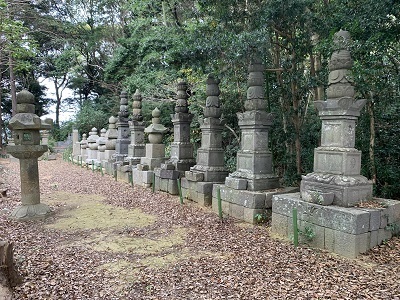 写真：撰要寺墓塔群