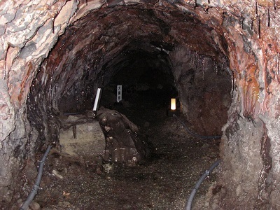 写真：印野の熔岩隧道