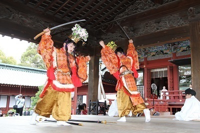 写真：静岡浅間神社廿日会祭の稚児舞楽