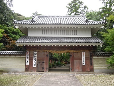 写真：油山寺山門