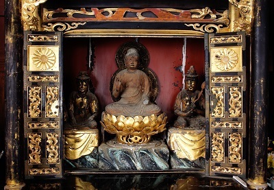 写真：西楽寺木造阿弥陀如来坐像及び両脇侍坐像