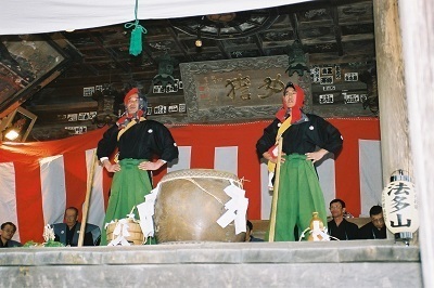 写真：法多山の田遊祭