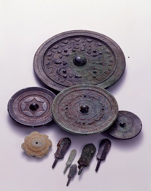 写真：引佐町上野馬場平古墳出土品を含む考古資料一括