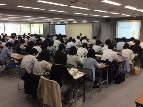 写真:新人職員研修の様子