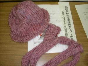 写真：毛糸の帽子とマフラー