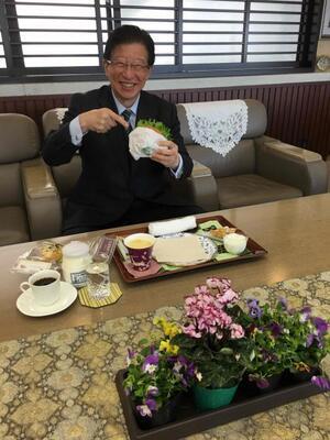 写真：知事食事