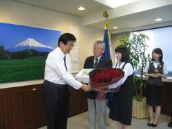 写真：平成26年 知事贈呈（バラ、わさび）