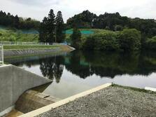 写真:ため池洪水吐