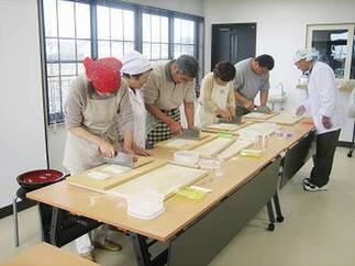 写真：そば打ち体験