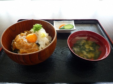 写真:沖あがり食堂いか様丼