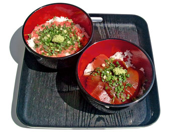 写真：ネギトロ丼・マグロ漬け丼