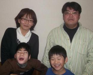 写真:鈴木さん一家