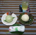 写真:お茶と茶菓子
