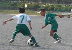 写真：サッカーをする子供1