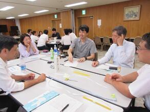 写真：交流会の様子1