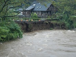 写真：被災後の那賀川