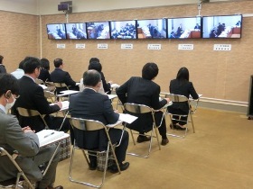 画像:委員会モニター室の様子