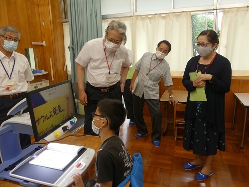 写真：授業見学の様子2