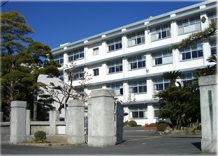 写真：静岡県立島田商業高等学校　外観