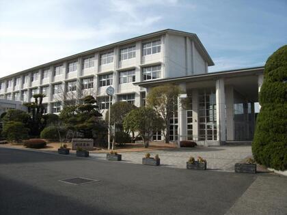 写真：静岡県立静岡商業高等学校　外観
