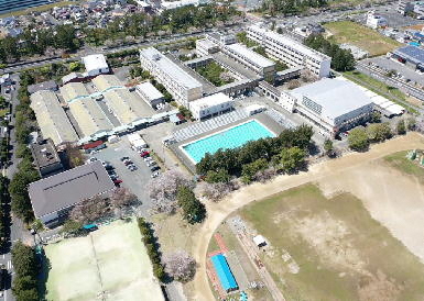 写真：空から見た校舎