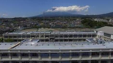 写真：静岡県立富士東高等学校　外観