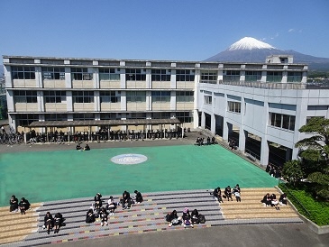 写真：静岡県立富岳館高等学校　外観