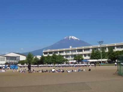 写真：静岡県立御殿場南高等学校　外観