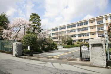 写真：静岡県立御殿場高等学校　外観2