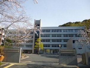 写真：静岡県立下田高等学校　外観