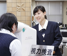 写真:職場の様子6 交通_免許