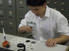 写真:職場の様子3 刑事_鑑識