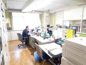 写真:職場の様子 小中学校事務1