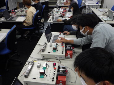 工科短期大学校静岡キャンパス電気技術科の訓練の写真