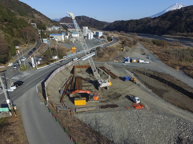 写真：新々富士川橋　橋台工事の様子2