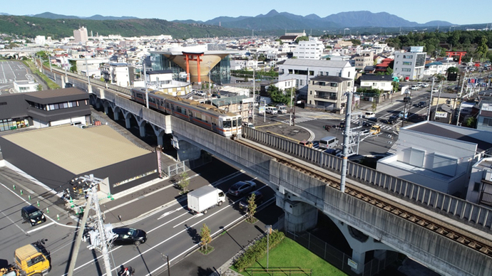 画像:高架線上空写真