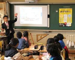 写真:小学校での防災講座