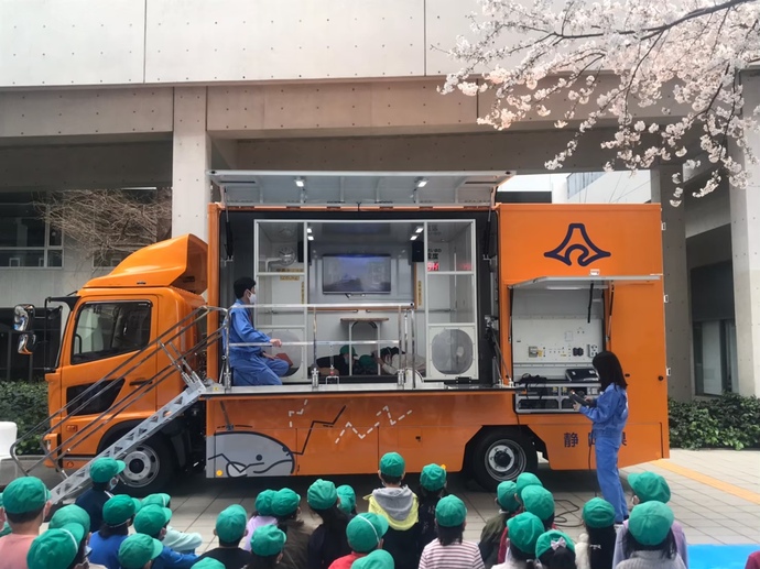 地震体験車の車両写真