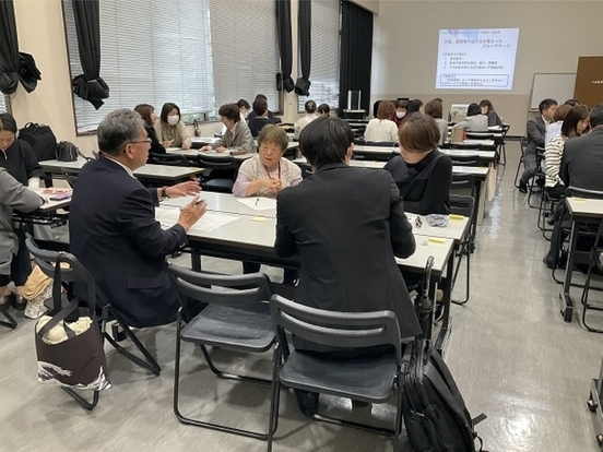 講師 鈴木 げん