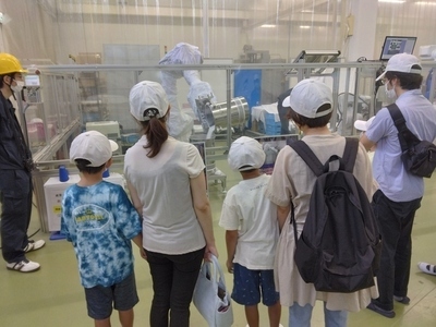 写真:産業用ロボット見学