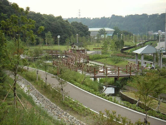 写真：和地の自然の継承荒巻川ほたる公園の風景写真