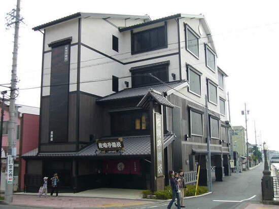写真：東海道見付宿の佐鳴予備校と町並み修景の風景写真