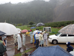 写真:現地説明の様子