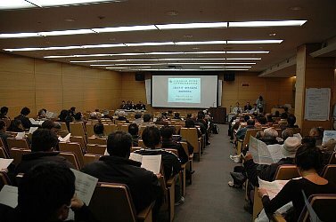 写真：高架本体及び新車両基地関係者説明会の様子