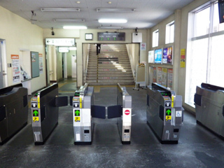 写真:沼津駅の改札口