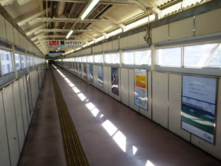 写真：沼津駅の通路