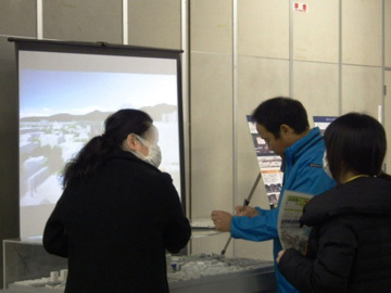 写真：沼津駅前まちかどトークの様子3