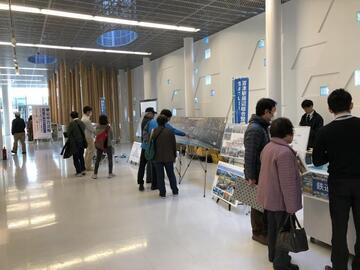 写真：沼津駅前まちかどトークの様子1