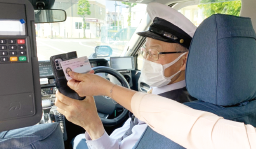 写真:タクシー車内の様子