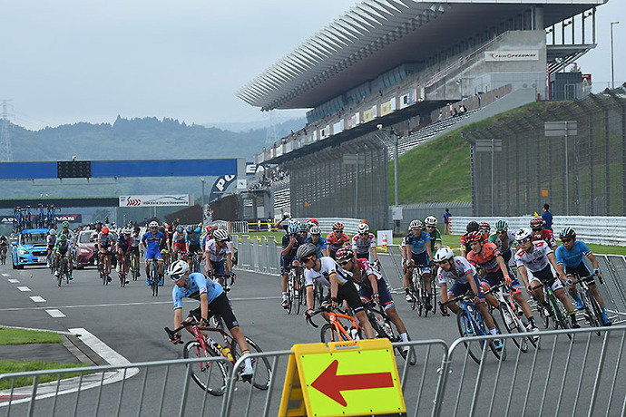 写真：自転車ロードレース